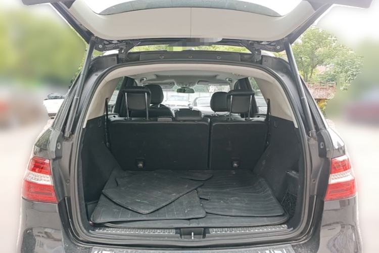 Used Mercedes-Benz M-Class 2014 ML 320 4MATIC Trunk