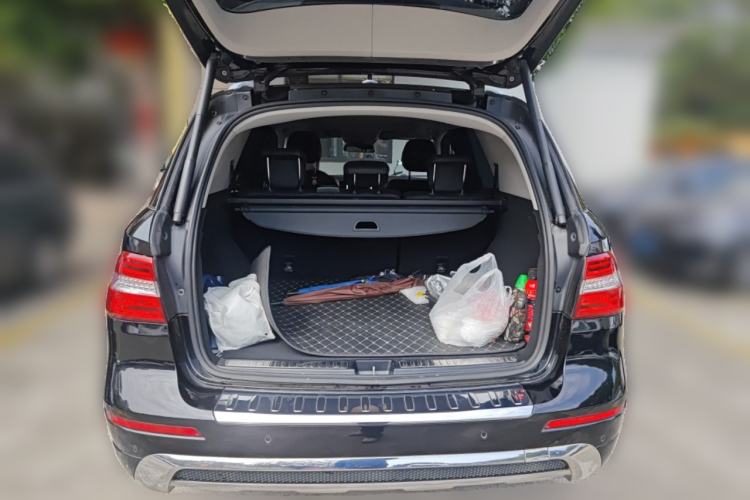 Used Mercedes-Benz M-Class 2014 ML 400 4MATIC Luxury Model Trunk
