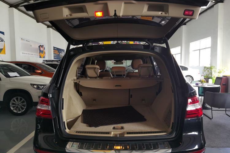 Used Mercedes-Benz M-Class 2014 ML 400 4MATIC Dynamic Model Trunk