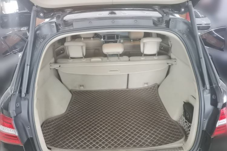 Used Mercedes-Benz M-Class 2014 ML 320 4MATIC Trunk