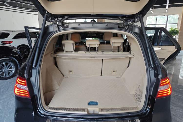 Used Mercedes-Benz M-Class 2014 ML 320 4MATIC Trunk