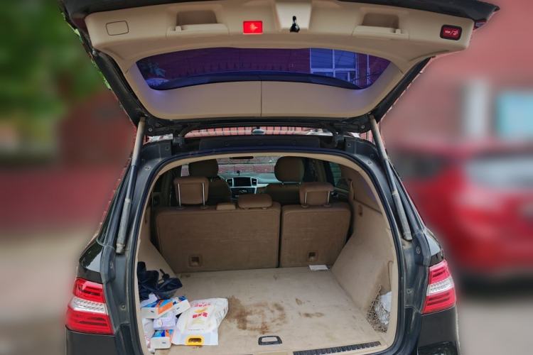 Used Mercedes-Benz M-Class 2014 ML 400 4MATIC Dynamic Model Trunk