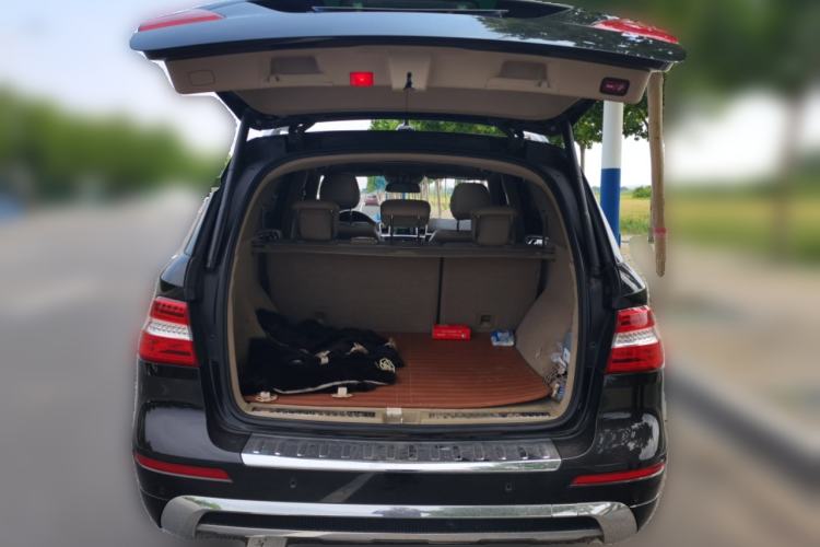 Used Mercedes-Benz M-Class 2014 ML 400 4MATIC Dynamic Model Trunk