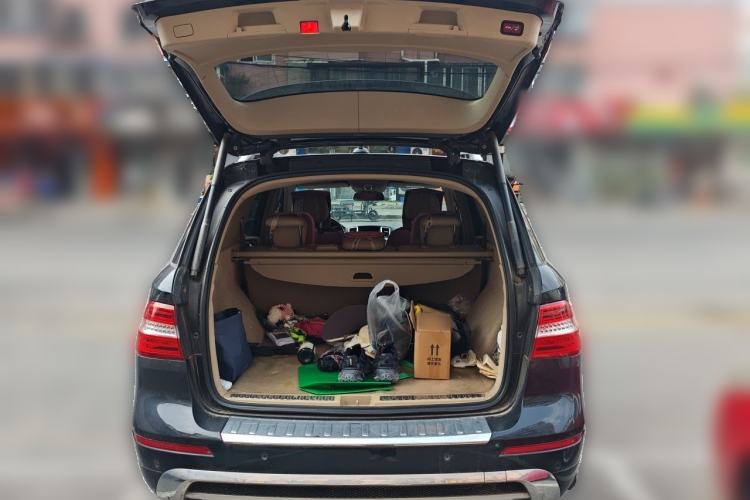 Used Mercedes-Benz M-Class 2014 ML 400 4MATIC Luxury Model Trunk