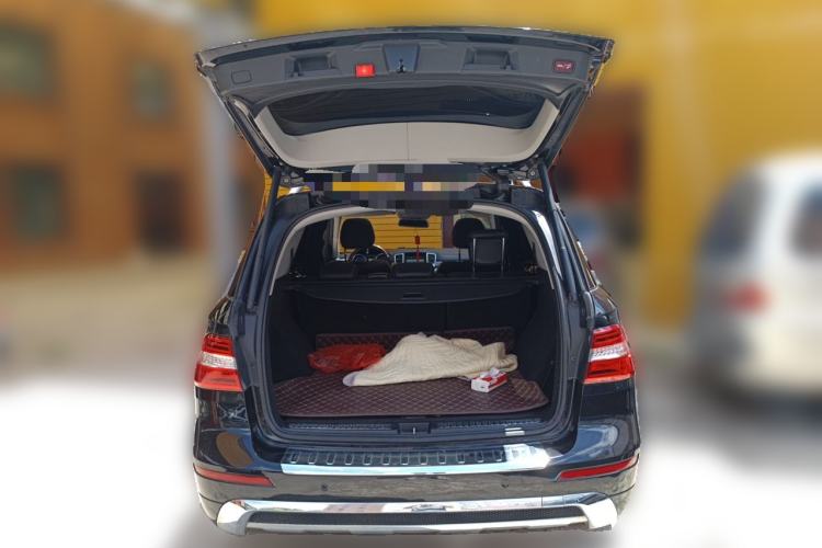 Used Mercedes-Benz M-Class 2014 ML 400 4MATIC Luxury Model Trunk