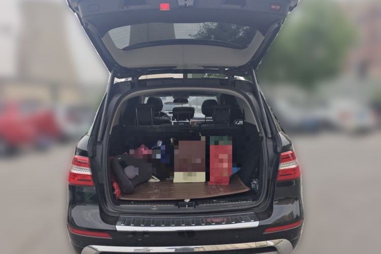 Used Mercedes-Benz M-Class 2014 ML 400 4MATIC Luxury Model Trunk
