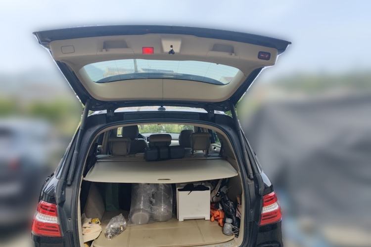 Used Mercedes-Benz M-Class 2014 ML 320 4MATIC Trunk