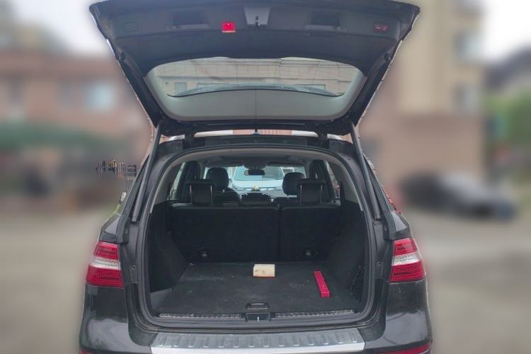 Used Mercedes-Benz M-Class 2014 ML 320 4MATIC Trunk