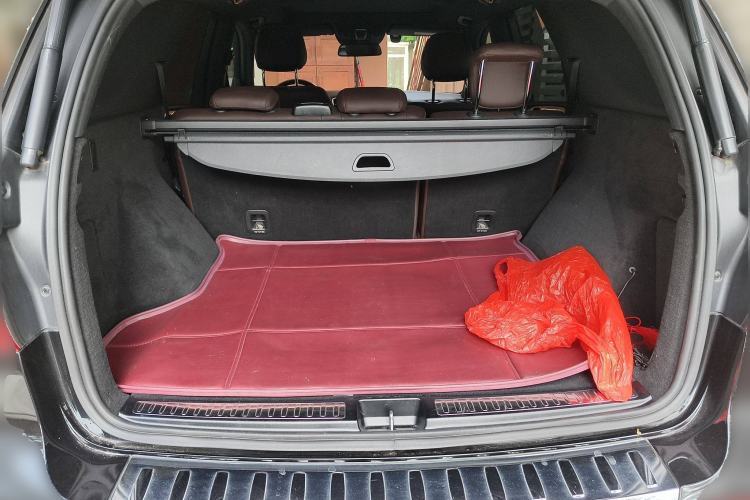 Used Mercedes-Benz M-Class 2014 ML 400 4MATIC Luxury Model Trunk