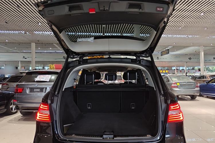 Used Mercedes-Benz M-Class 2014 ML 400 4MATIC Luxury Model Trunk