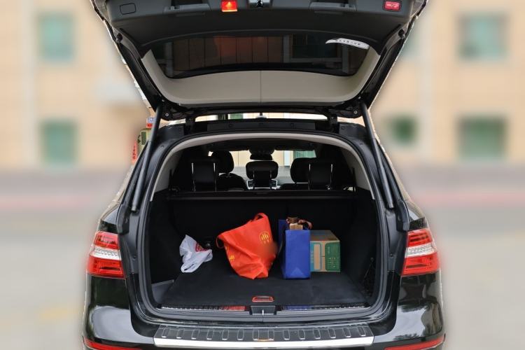 Used Mercedes-Benz M-Class 2014 ML 400 4MATIC Luxury Model Trunk