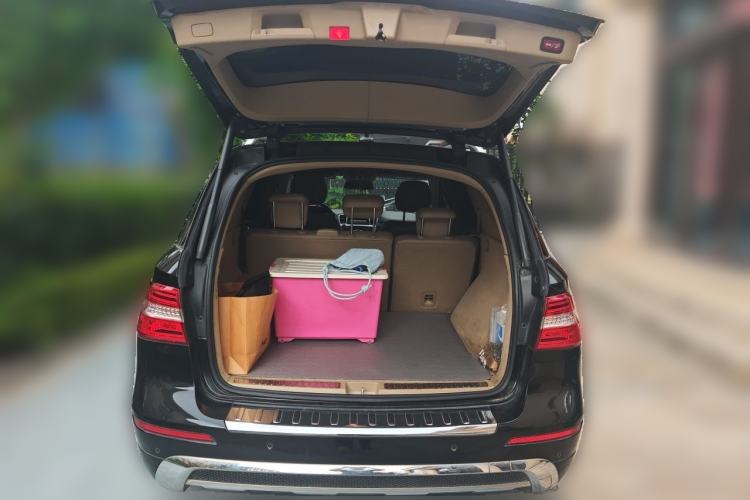 Used Mercedes-Benz M-Class 2014 ML 400 4MATIC Luxury Model Trunk