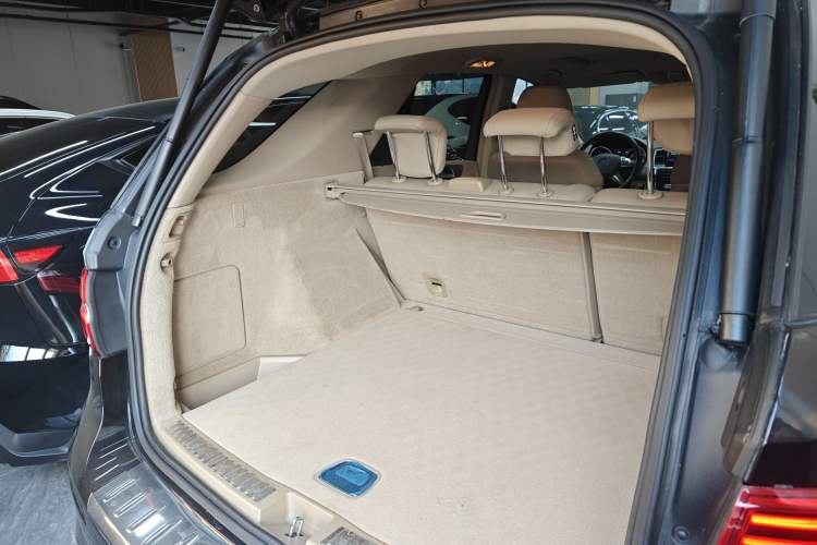 Used Mercedes-Benz M-Class 2014 ML 320 4MATIC Trunk