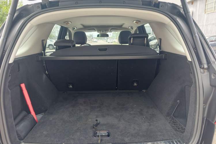 Used Mercedes-Benz M-Class 2014 ML 320 4MATIC Trunk