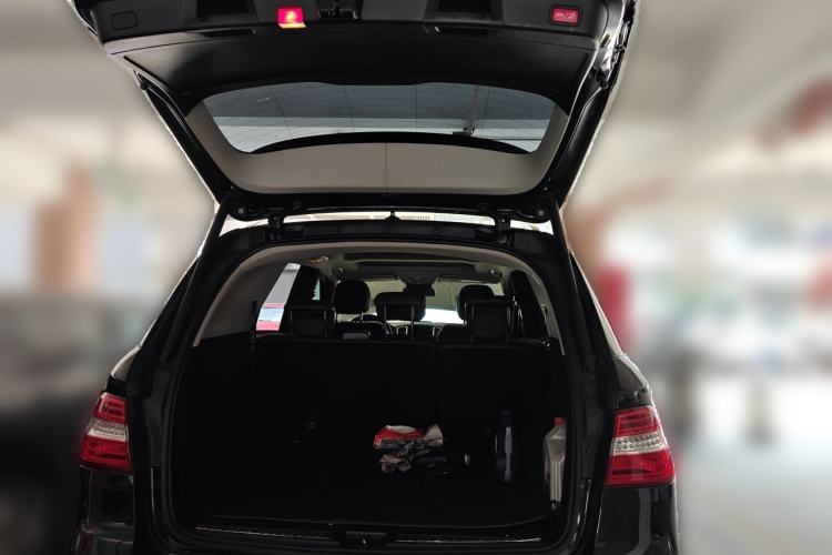 Used Mercedes-Benz M-Class 2014 ML 400 4MATIC Dynamic Model Trunk