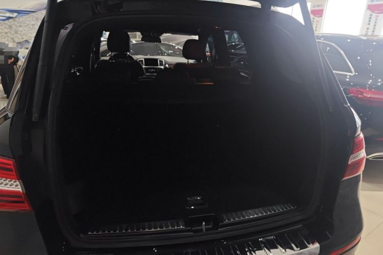 Used Mercedes-Benz M-Class 2014 ML 400 4MATIC Luxury Model Trunk