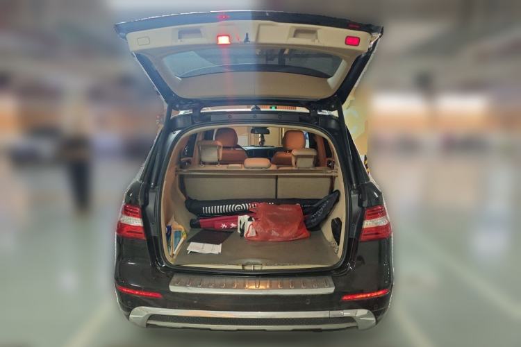 Used Mercedes-Benz M-Class 2014 ML 400 4MATIC Dynamic Model Trunk