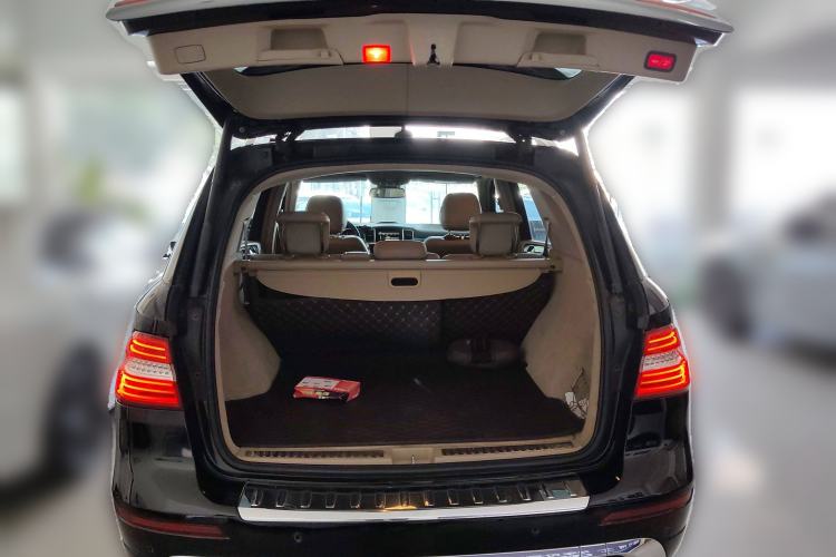 Used Mercedes-Benz M-Class 2014 ML 400 4MATIC Dynamic Model Trunk