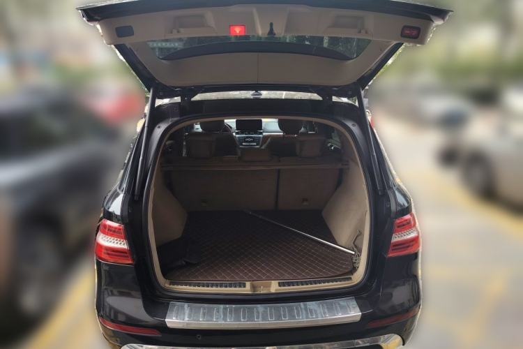 Used Mercedes-Benz M-Class 2014 ML 400 4MATIC Luxury Model Trunk