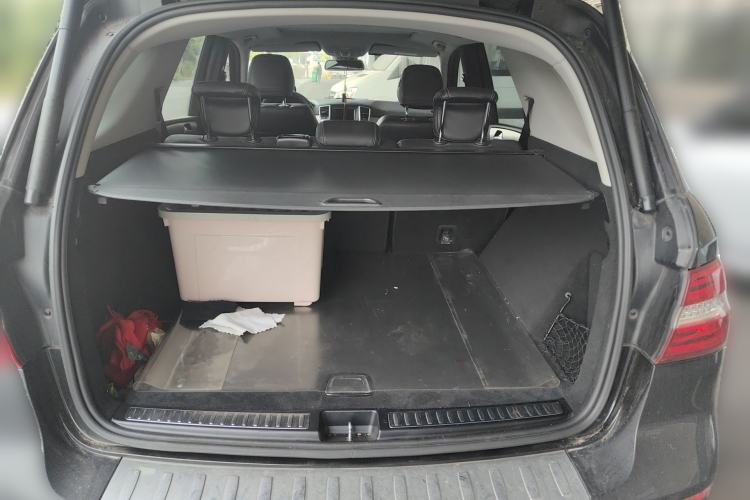 Used Mercedes-Benz M-Class 2014 ML 320 4MATIC Trunk