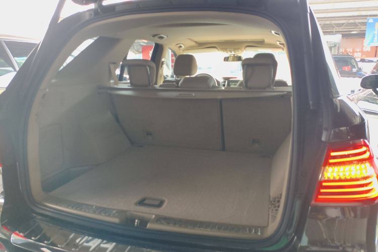 Used Mercedes-Benz M-Class 2014 ML 320 4MATIC Trunk