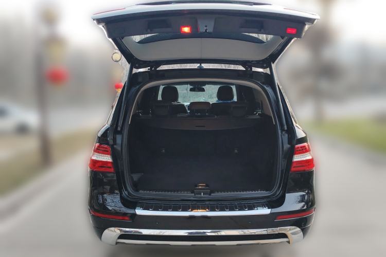 Used Mercedes-Benz M-Class 2014 ML 400 4MATIC Dynamic Model Trunk