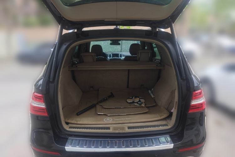 Used Mercedes-Benz M-Class 2014 ML 320 4MATIC Trunk