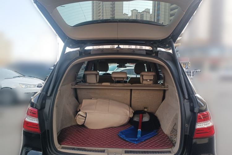 Used Mercedes-Benz M-Class 2014 ML 400 4MATIC Dynamic Model Trunk