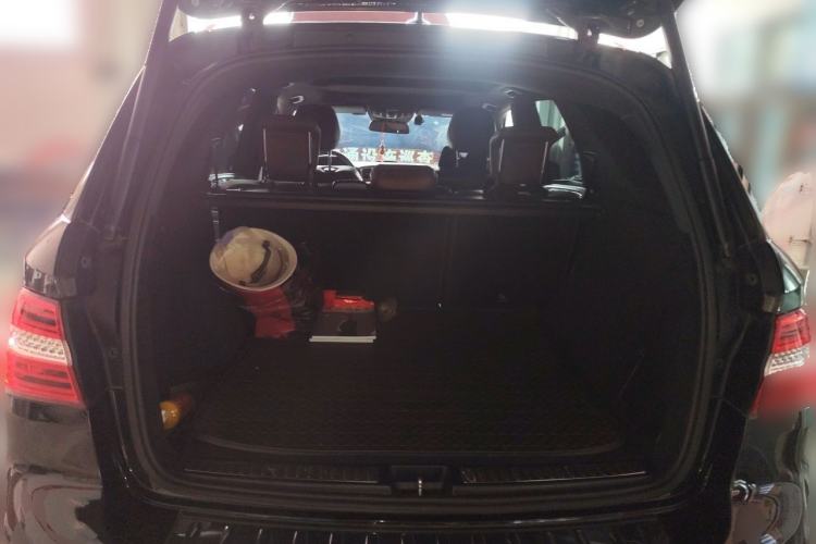 Used Mercedes-Benz M-Class 2014 ML 400 4MATIC Luxury Model Trunk