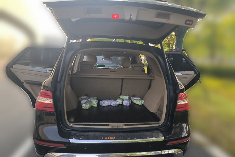 Used Mercedes-Benz M-Class 2014 ML 320 4MATIC Trunk