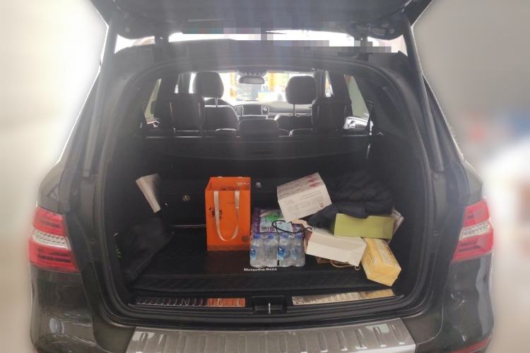 Used Mercedes-Benz M-Class 2014 ML 400 4MATIC Luxury Model Trunk
