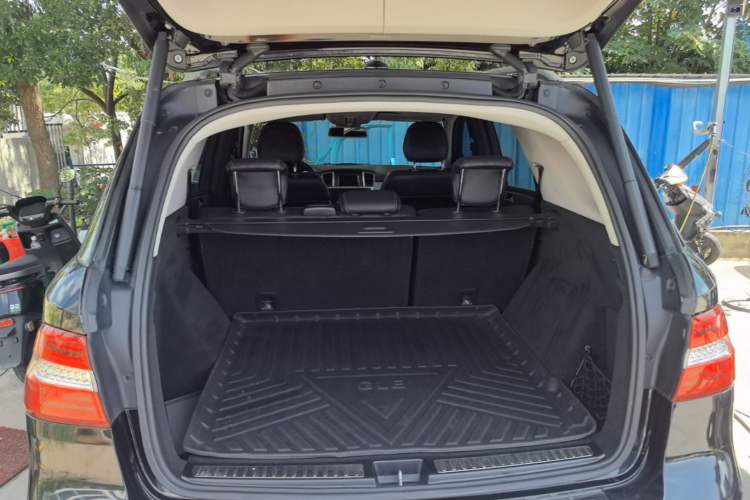 Used Mercedes-Benz M-Class 2014 ML 320 4MATIC Trunk