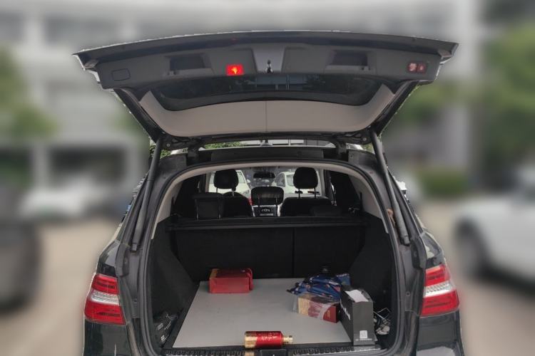 Used Mercedes-Benz M-Class 2014 ML 400 4MATIC Luxury Model Trunk