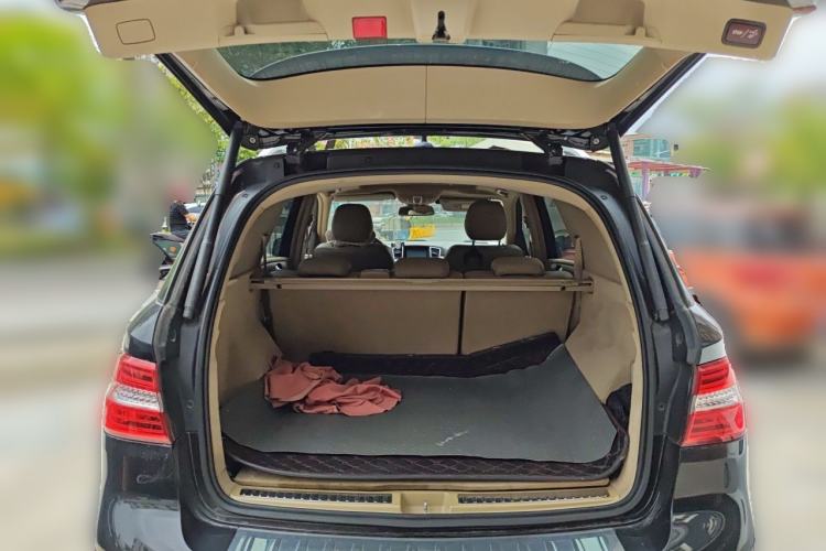 Used Mercedes-Benz M-Class 2014 ML 320 4MATIC Trunk