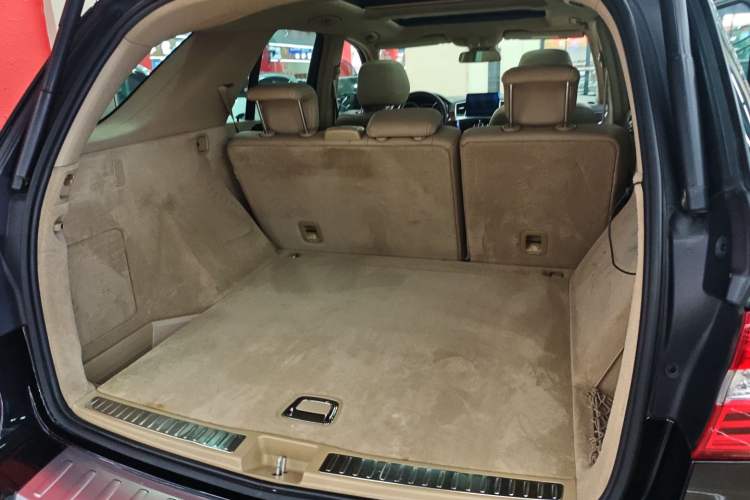 Used Mercedes-Benz M-Class 2014 ML 400 4MATIC Dynamic Model Trunk