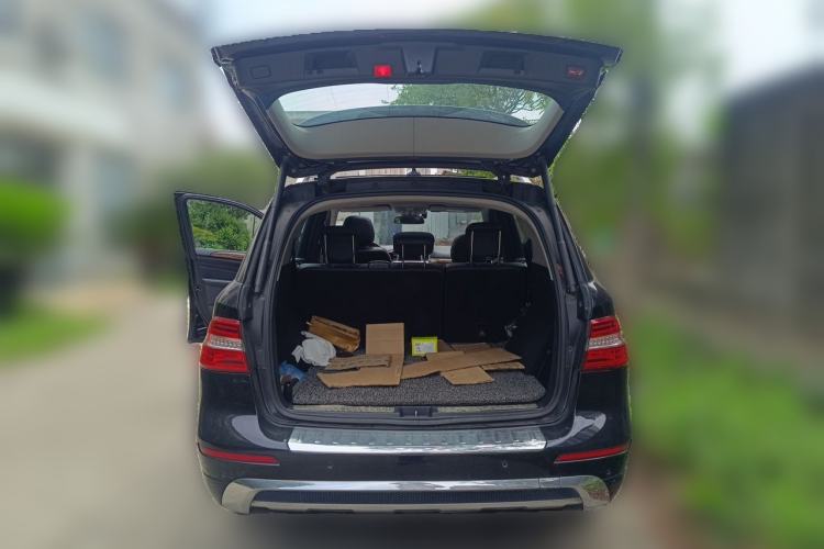 Used Mercedes-Benz M-Class 2014 ML 400 4MATIC Dynamic Model Trunk