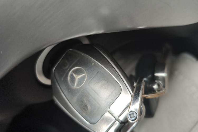 Used Mercedes-Benz M-Class 2014 ML 320 4MATIC Vehicle Key