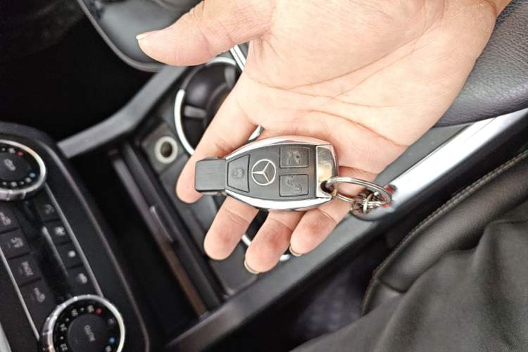 Used Mercedes-Benz M-Class 2014 ML 320 4MATIC Vehicle Key