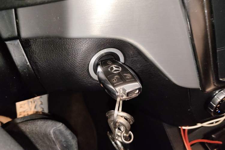 Used Mercedes-Benz M-Class 2014 ML 320 4MATIC Vehicle Key