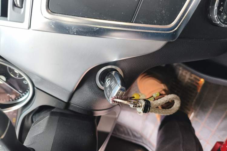 Used Mercedes-Benz M-Class 2014 ML 320 4MATIC Vehicle Key