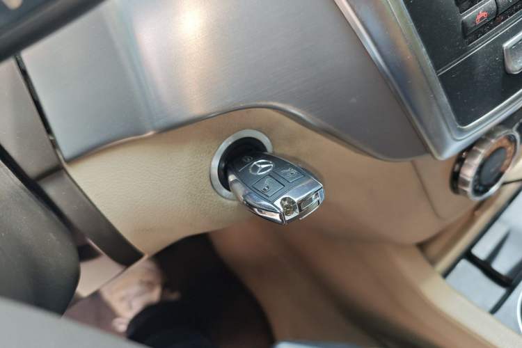 Used Mercedes-Benz M-Class 2014 ML 320 4MATIC Vehicle Key