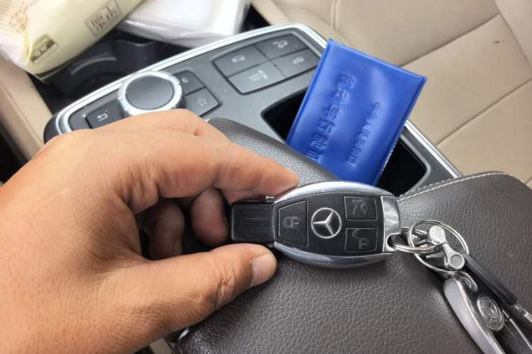 Used Mercedes-Benz M-Class 2014 ML 400 4MATIC Dynamic Model Vehicle Key