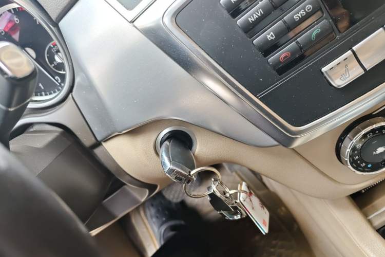 Used Mercedes-Benz M-Class 2014 ML 320 4MATIC Vehicle Key