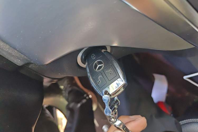 Used Mercedes-Benz M-Class 2014 ML 320 4MATIC Vehicle Key
