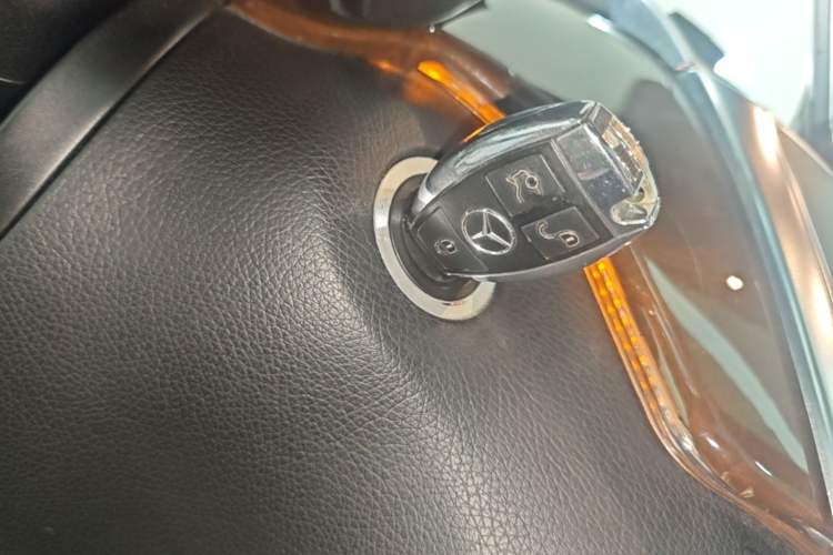 Used Mercedes-Benz M-Class 2014 ML 400 4MATIC Luxury Model Vehicle Key