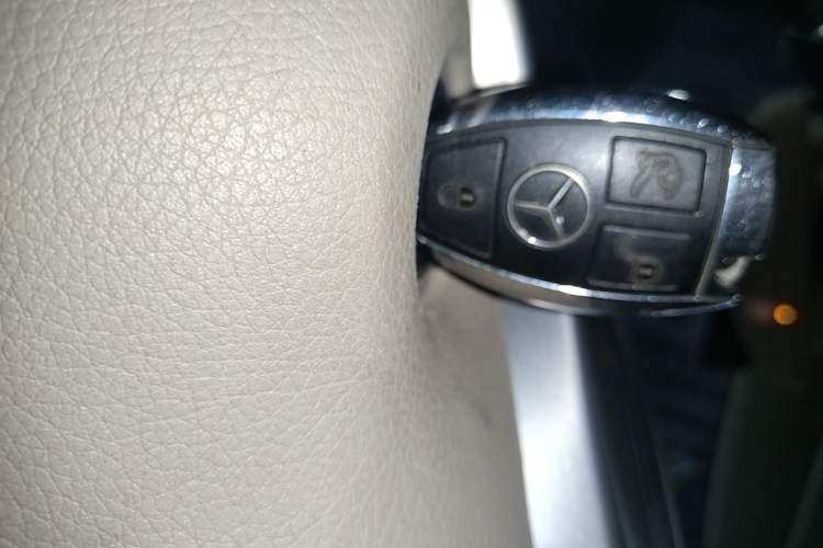 Used Mercedes-Benz M-Class 2014 ML 320 4MATIC Vehicle Key