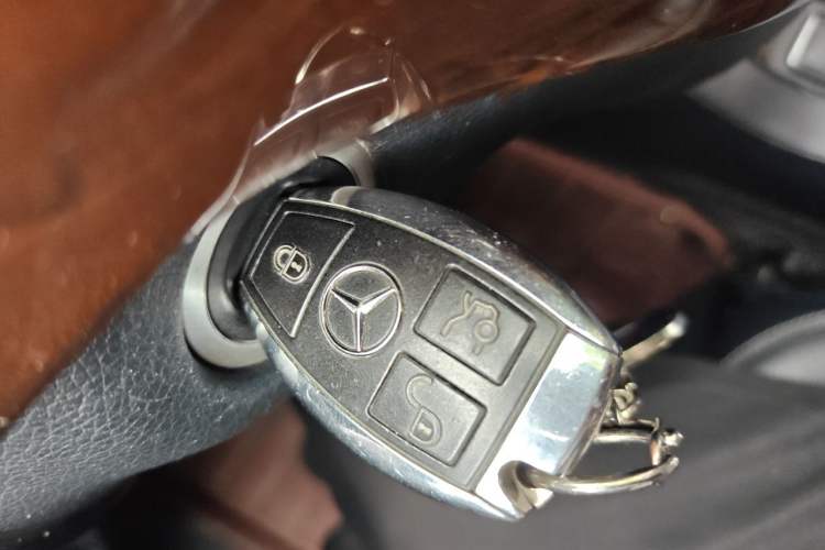 Used Mercedes-Benz M-Class 2014 ML 400 4MATIC Dynamic Model Vehicle Key
