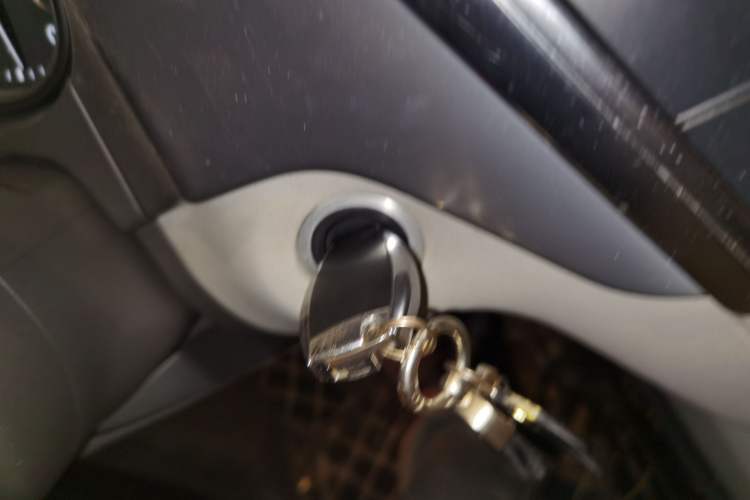 Used Mercedes-Benz M-Class 2014 ML 320 4MATIC Vehicle Key