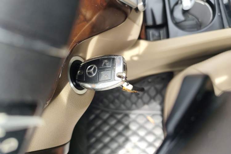 Used Mercedes-Benz M-Class 2014 ML 400 4MATIC Luxury Model Vehicle Key