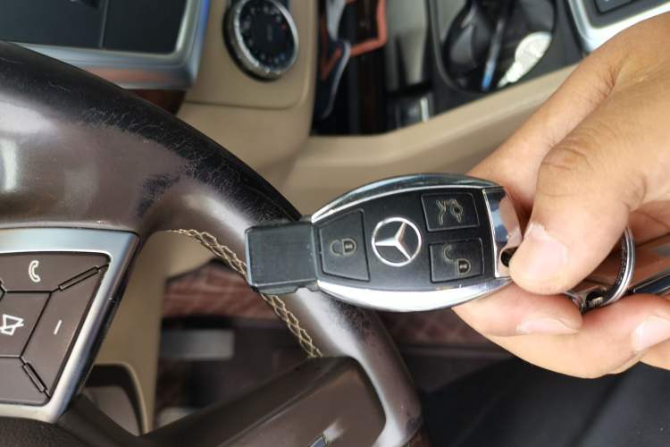 Used Mercedes-Benz M-Class 2014 ML 400 4MATIC Dynamic Model Vehicle Key